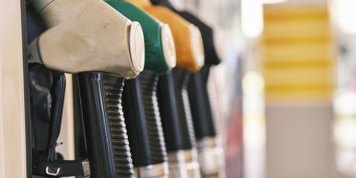Guvernul României analizează de mai bine de câteva săptămâni măsuri pentru a tempera explozia prețurilor la carburanți, o problemă care a devenit un adevărat coșmar pentru șoferi și pentru economia națională