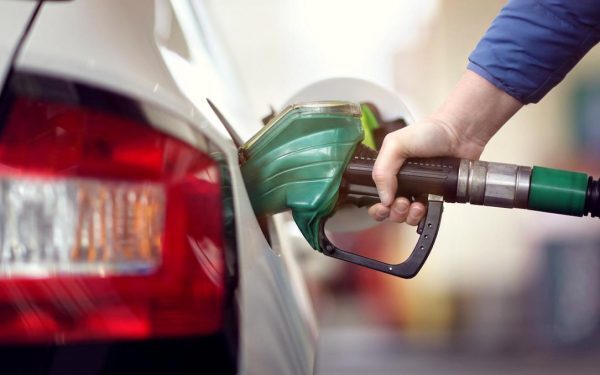 Guvernul României a anunțat un sprijin fără precedent pentru transportatori, menționat ca o măsură esențială pentru stabilizarea economiei naționale într-un context marcat de creșterea globală a prețurilor la carburant, cauzată în mare parte de escaladarea conflictului din Iran