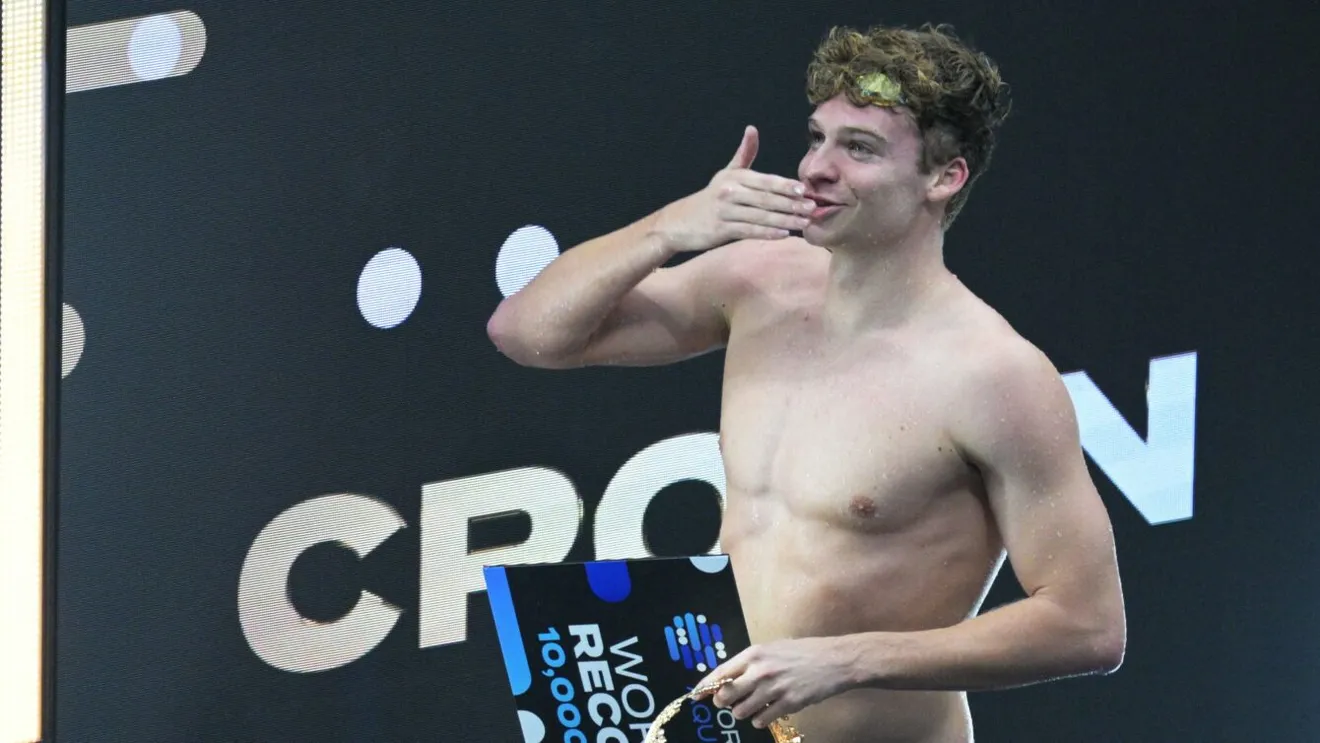 Leon Marchand încearcă să-i pună în dificultate pe românii de top, iar duelul cu David Popovici pare tot mai aproape Tânărul înotător francez Leon Marchand, considerat un fenomen al natației mondiale, încearcă în această perioadă să își extindă orizontul competițional