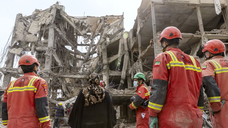 Iranul acuză SUA de utilizare a minelor antitanc clandestine în apropierea Shirazului Imagini furnizate de mass-media de stat iraniană susțin că arme americane au fost folosite în sudul Iranului, în apropierea orașului Shiraz, primul astfel de incident raportat în ultimele două decenii