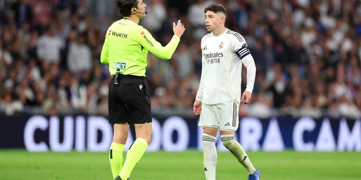 Controverse aftergame: decizia controversată a arbitrajului în derby-ul Real Madrid — Girona Decizia arbitrului în meciul de duminică dintre Real Madrid și Girona a determinat o reacție acerbă în lumea fotbalului, mai ales după ce VAR-ul nu a intervenit în cazul unei situații-cheie care a putut schimba cursul partidei