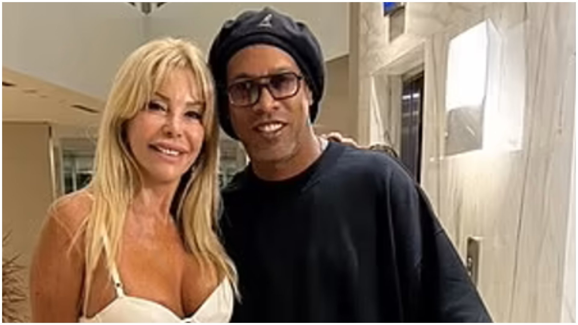 Femeia care continuă să fie în centrul atenției la 73 de ani și să sfideze convențiile sociale a fost recent în vizorul publicului, după aparițiile sale provocatoare pe rețelele de socializare