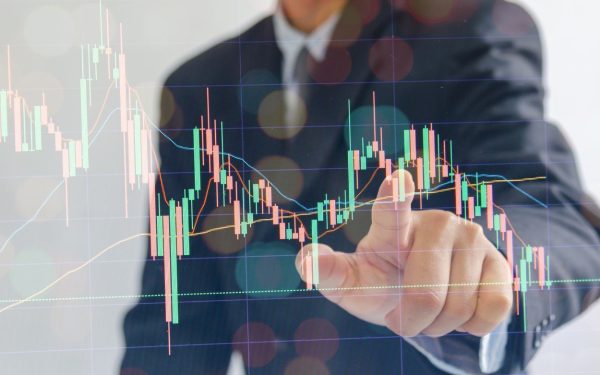 Bursa de la București urmează tendința europeană și înregistrează o creștere de 1,3% în sesiunea de miercuri, într-un context în care piețele financiare răsuflă ușurate după anunțul președintelui american Donald Trump privind asigurarea siguranței transporturilor maritime de petrol prin Strâmtoarea Ormuz