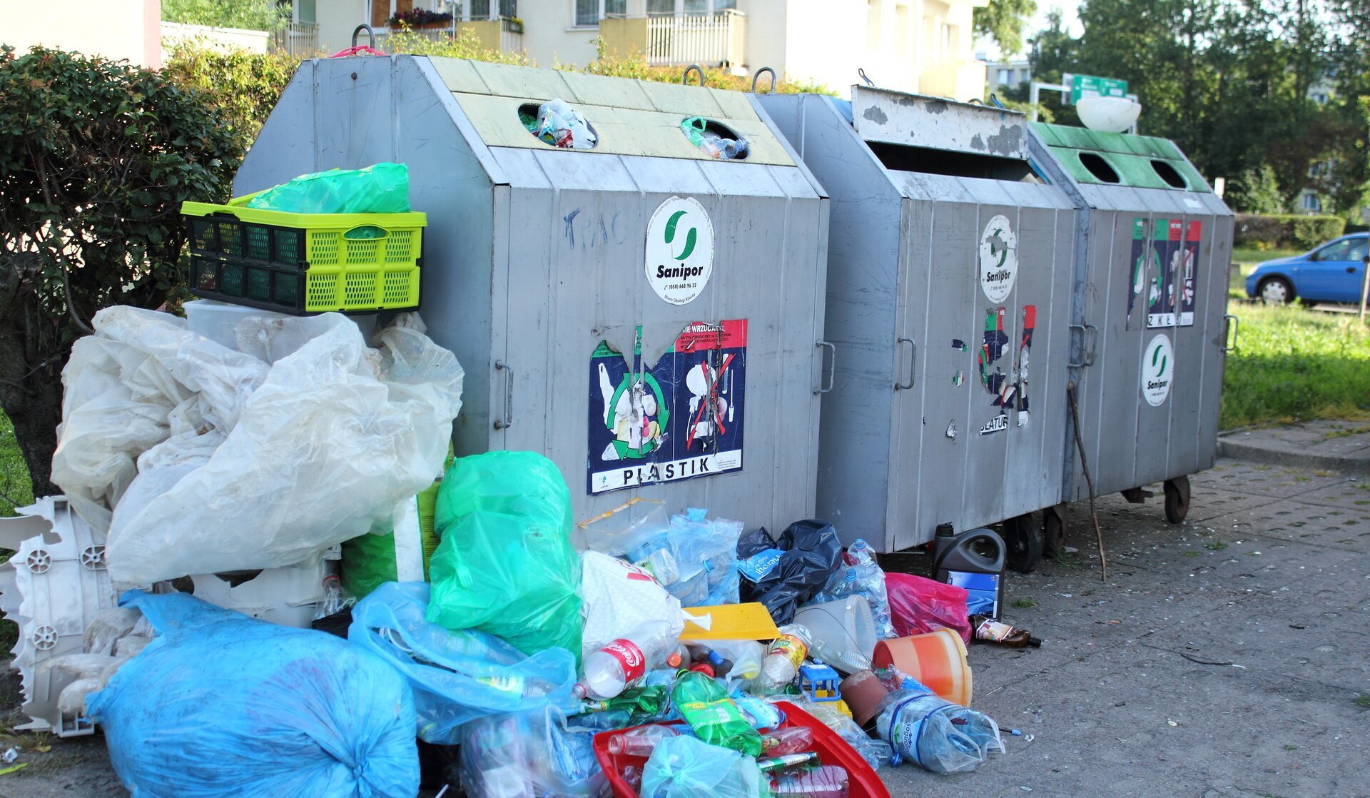 Deșeurile voluminoase, interzise să fie aruncate pe domeniul public în mod anonim în București În orașul București, gestionarea deșeurilor voluminoase devine tot mai strict controlată, o măsură menită să protejeze mediul și să mențină curățenia în zonele urbane