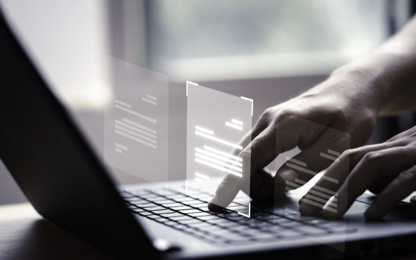 Microsoft a lansat recent cea mai amplă serie de actualizări de securitate din acest an, acoperind o gamă vastă de vulnerabilități critice în sistemele Windows și platformele asociate