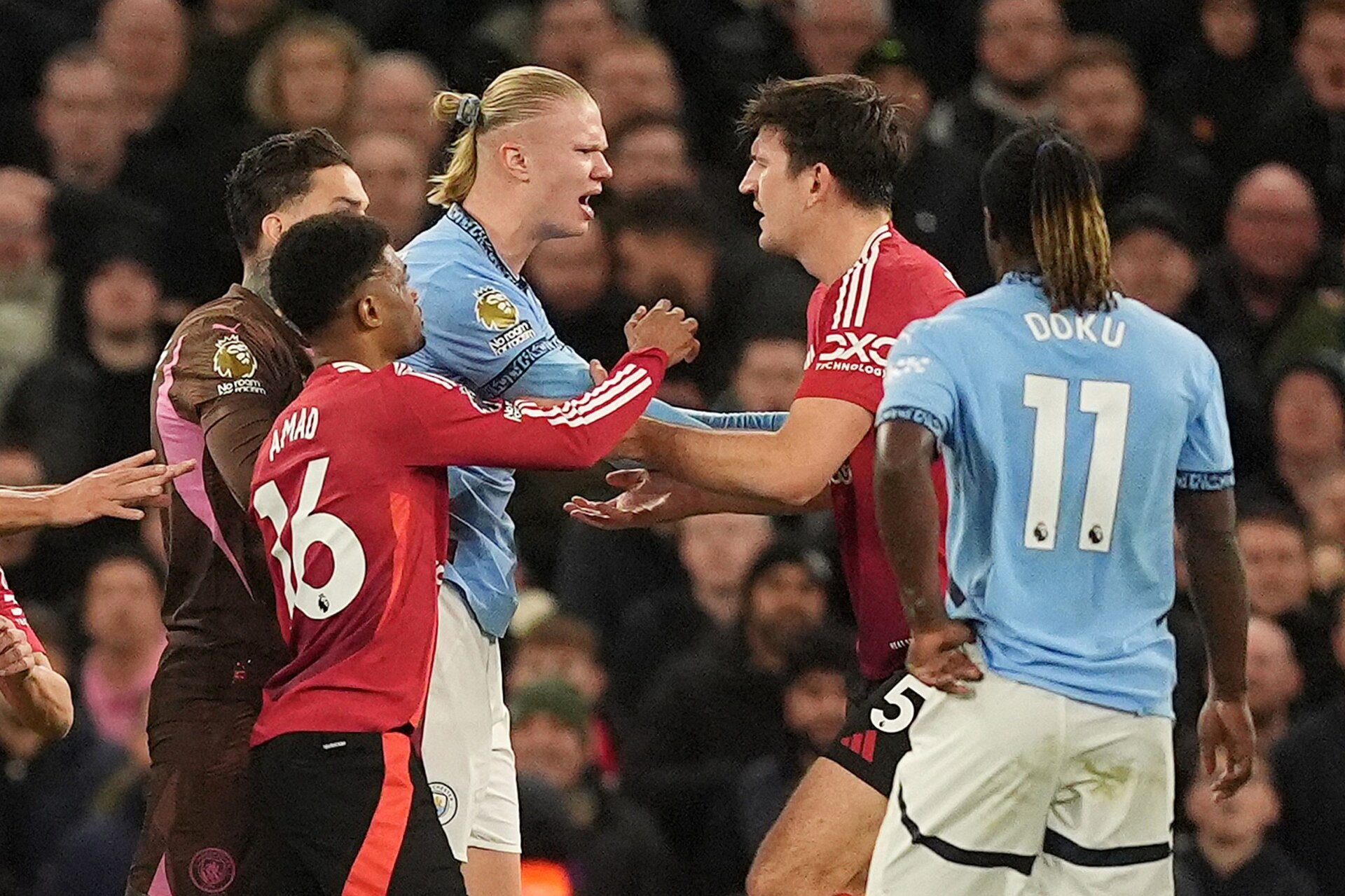 Harry Maguire, fundașul vedetă al lui Manchester United, a fost condamnat recent de un tribunal din Grecia la 15 luni de închisoare cu suspendare, o sentință care a șocat lumea fotbalului