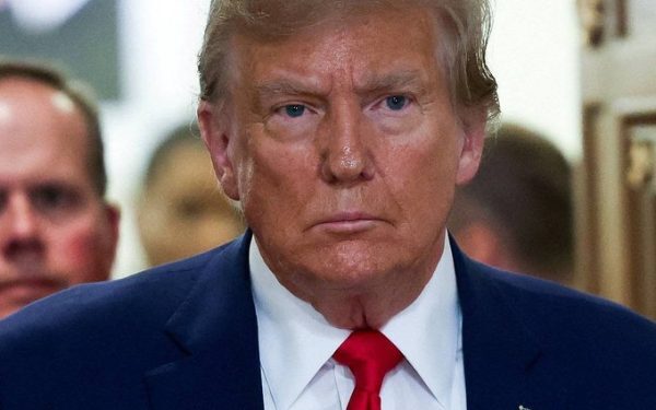 Trump avertizează asupra riscului pentru NATO și amenință cu acțiuni militare în Golf Președintele american Donald Trump a ieșit cu declarații dure și avertismente grave cu privire la situația din strâmtoarea Hormuz, una dintre cele mai sensibile și strategice zone ale lumii