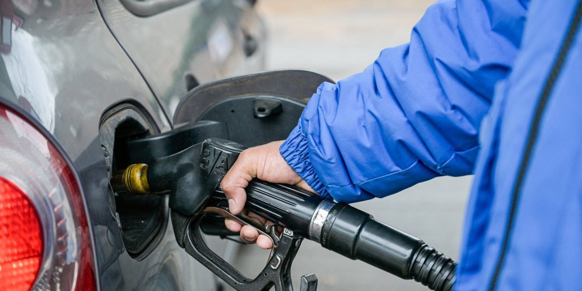 Pentru petrol, pragul de 100 de dolari pe baril, aproape de atingere, indică un comportament extrem de alert în piețele globale de energie Traficul maritim prin Strâmtoarea Hormuz, o arteră vitală pentru comerțul global de petrol, aproape s-a oprit, alimentând temerile despre o criză energetică fără precedent în recentul deceniu