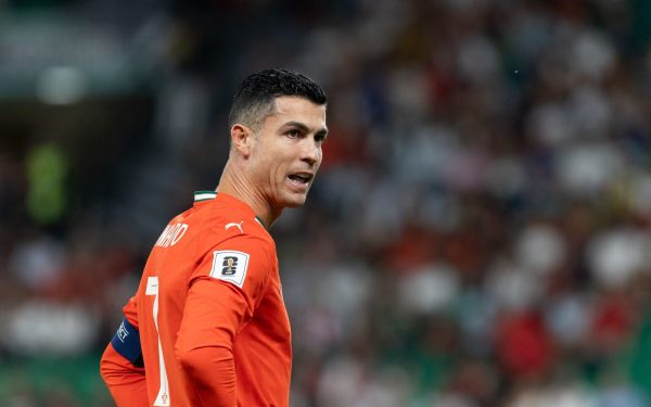 Cristiano Ronaldo, starul portughez cunoscut pentru performanțele impresionante din fotbalul mondial, se confruntă cu probleme medicale serioase care îl pot îndepărta din peisaj înainte de cea mai importantă competiție a anului