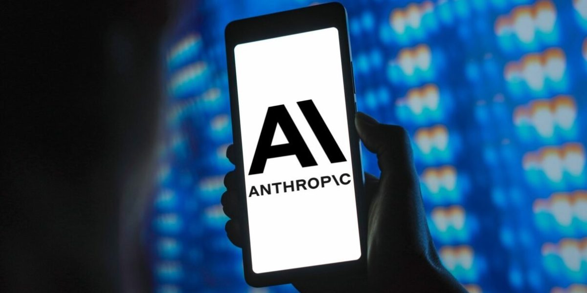 Decizie controversată a Pentagonului privind tehnologia AI: o mișcare care riscă să tensioneze relațiile cu sectorul privat și să pună în pericol competitivitatea globală a SUA Un val de critici și îngrijorări a fost declanșat recent după ce Pentagonul a desemnat compania Anthropic, specializată în inteligență artificială, drept o „amenințare pentru lanțul de aprovizionare”