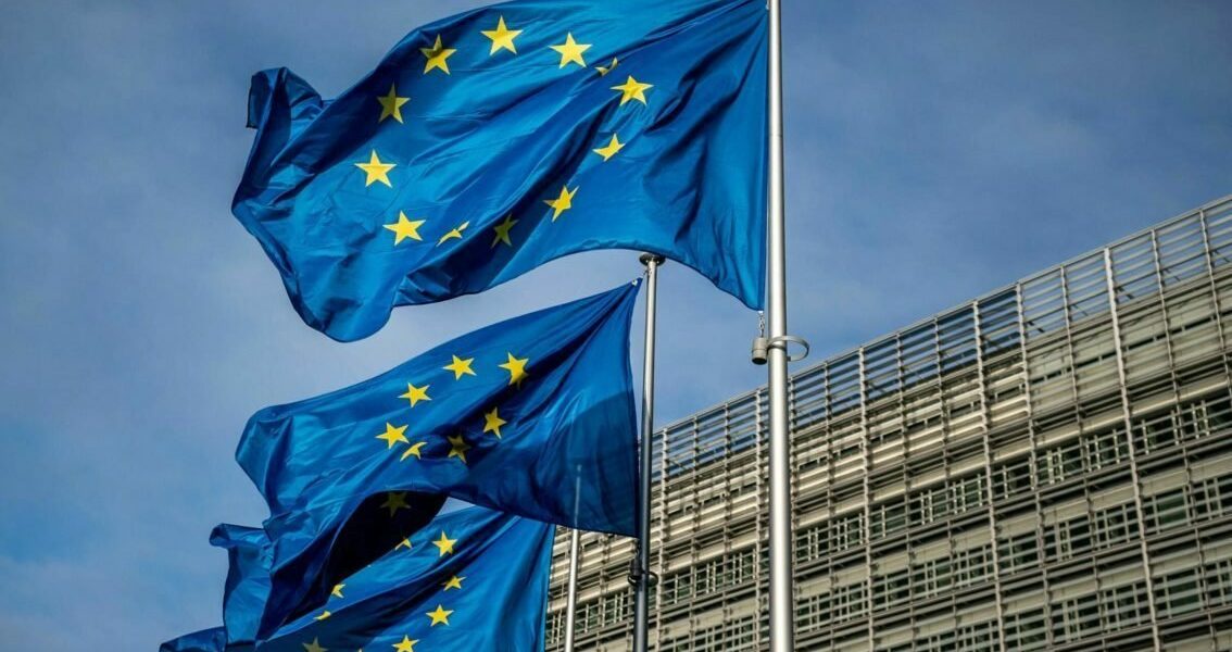 Reuniune europeană a centrelor EUROPE DIRECT: un nou pas în consolidarea democrației locale în România și UE Joi, 22 de centre EUROPE DIRECT din România vor participa la o întâlnire majoră la Bruxelles, alături de alte 378 de centre similare din întreaga Uniune Europeană