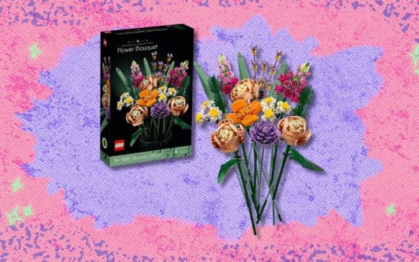 Reducere de peste 10 dolari pentru setul LEGO Botanicals Flower Bouquet pe Amazon În ultima zi a lunii februarie, pasionații de LEGO și iubitorii de plante decorative pot profita de o reducere considerabilă pentru setul LEGO Botanicals Flower Bouquet (10280), disponibil la Amazon cu o reducere de 20%