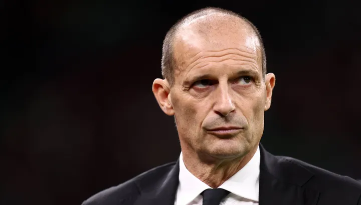 Lazio și AC Milan se întâlnesc duminică seară într-un meci crucial pentru cursa spre titlu, în contextul în care rossonerii își păstrează șansele de a reuși o revenire impresională în campionat, după o serie de rezultate alternante