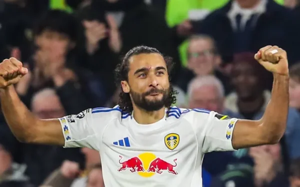 Leeds United și Brentford se întâlnesc sâmbătă seara pe terenul de pe Elland Road, într-un meci considerat crucial pentru ambele formații în contextul luptei pentru evitarea retrogradării și pentru păstrarea pozițiilor în zona europeană