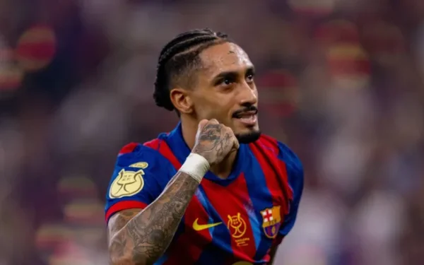 Barcelona vizează a treia victorie consecutivă în La Liga când va juca în deplasare contra celor de la Athletic Bilbao, sâmbătă seara, într-un meci considerat crucial pentru menținerea liderului detașat în clasament