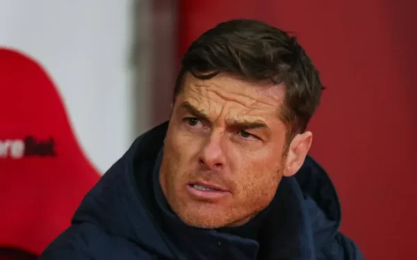 Burnley și Bournemouth se întâlnesc sâmbătă la Turf Moor într-un meci crucial pentru salvarea de la retrogradare, într-un sezon în care echipa gazdă pare să fie aproape de a-și consuma ultimele șanse