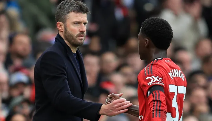 Manchester United se pregătește pentru un meci crucial în Premier League, în care va întâlni Aston Villa în condițiile în care formația gazdă vine după o serie de patru victorii consecutive acasă, sub conducerea interimarului Michael Carrick