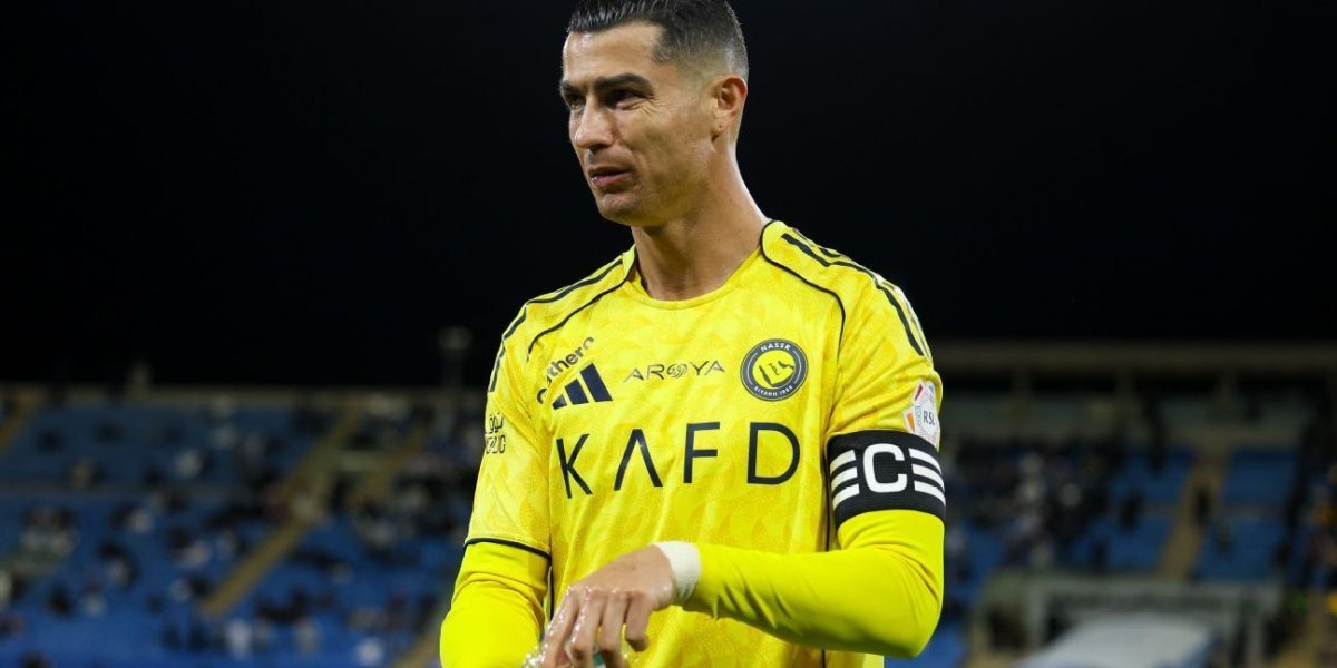Cristiano Ronaldo, starul portughez al echipei Al Nassr, a fost nevoit să părăsească terenul în timpul meciului de sâmbătă din Saudi Pro League, după o accidentare la coapsă