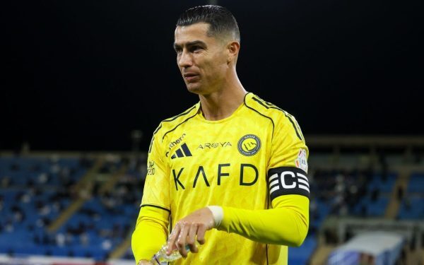 Cristiano Ronaldo, starul portughez al echipei Al Nassr, a fost nevoit să părăsească terenul în timpul meciului de sâmbătă din Saudi Pro League, după o accidentare la coapsă