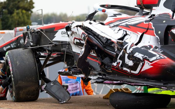 Accident grav în GP Japonia: Olivier Bearman se lovește cu mașina de parapet, pacea reglementărilor în Formula 1 în pericol Un eveniment inhalant și extrem de serios a marcat Marele Premiu al Japoniei de la Suzuka, unde tânărul pilot Olivier Bearman a fost protagonistul unui accident aproape fatal