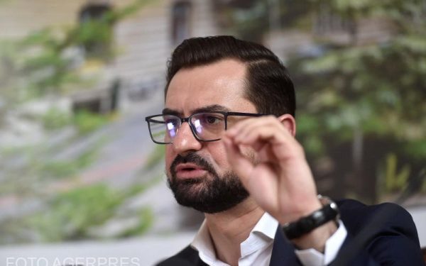 Fostul ministru al Agriculturii, Adrian Chesnoiu, a fost condamnat miercuri de către Instanța Supremă la patru ani de închisoare cu executare într-un dosar complicat privind fraudarea unor concursuri de angajare în cadrul instituției pe care a condus-o