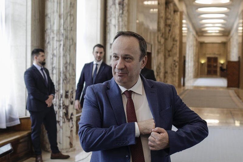 Ședință tensionată în Comisia pentru politică externă a Camerei Deputaților, după acuzații grave și declarații controversate Un schimb tensionat a avut loc miercuri în cadrul Comisiei pentru politică externă a Camerei Deputaților, acolo unde deputatul PSD Adrian Câciu a fost protagonistul unui incident cu implicații extinse în contextul discursurilor etnice și identitare din viața politică românească