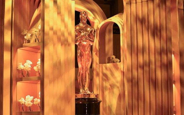 Gala Premiilor Oscar din 2026 promite a fi una dintre cele mai tensionate din ultimii ani, cu o competiție strânsă pentru cele mai râvnite categorii, inclusiv cea pentru cel mai bun film
