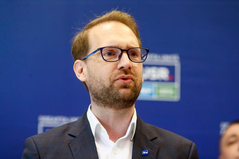 USL România, scena politică în alertă: surprinderea lui Fritz față de strategia PSD Diviziunea tot mai evidentă din întreaga scenă politică românească a fost marcată în ultimele zile de declarațiile intempestive și tacticile surprinzătoare ale liderilor majori partide