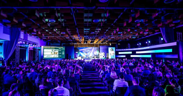 Viitorul banilor, odată considerat doar o temă de speculație și cercetare, devine în mod deja palpabil un proces de transformare subtilă și rapidă