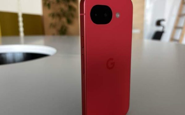 Google lansează noul Pixel 10a, un telefon menit să păstreze tradiția companiei de a oferi un smartphone de top pentru pasionații de Android, chiar dacă designul și specificațiile aduc relativ puține noutăți față de generația anterioară