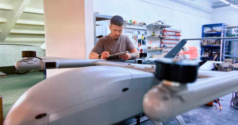 Qognifly lansează oficial sisteme avansate de contracarare a dronelor, consolidând poziția României în domeniul deep-tech Compania românească Qognifly, specializată în tehnologii de ultimă oră în domeniul deep-tech, face un pas significant pe piața internațională prin lansarea oficială a sistemelor autonome de contracarare a dronelor, cunoscute sub numele de C-UAS