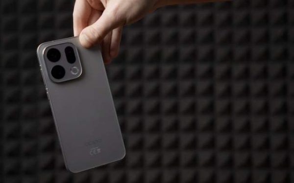 Producătorul chinez Oppo a reușit să spargă barierele tradiționale ale interoperabilității între telefoanele Android și Apple, anunțând introducerea unei funcții inovatoare ce permite transferul rapid de fișiere între aceste două ecosisteme
