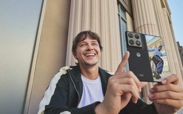 Motorola Razr Fold a obținut o notă record la testele de cameră realizate de DXOMARK, fiind clasat printre cele mai bune smartphone-uri în categoria sa