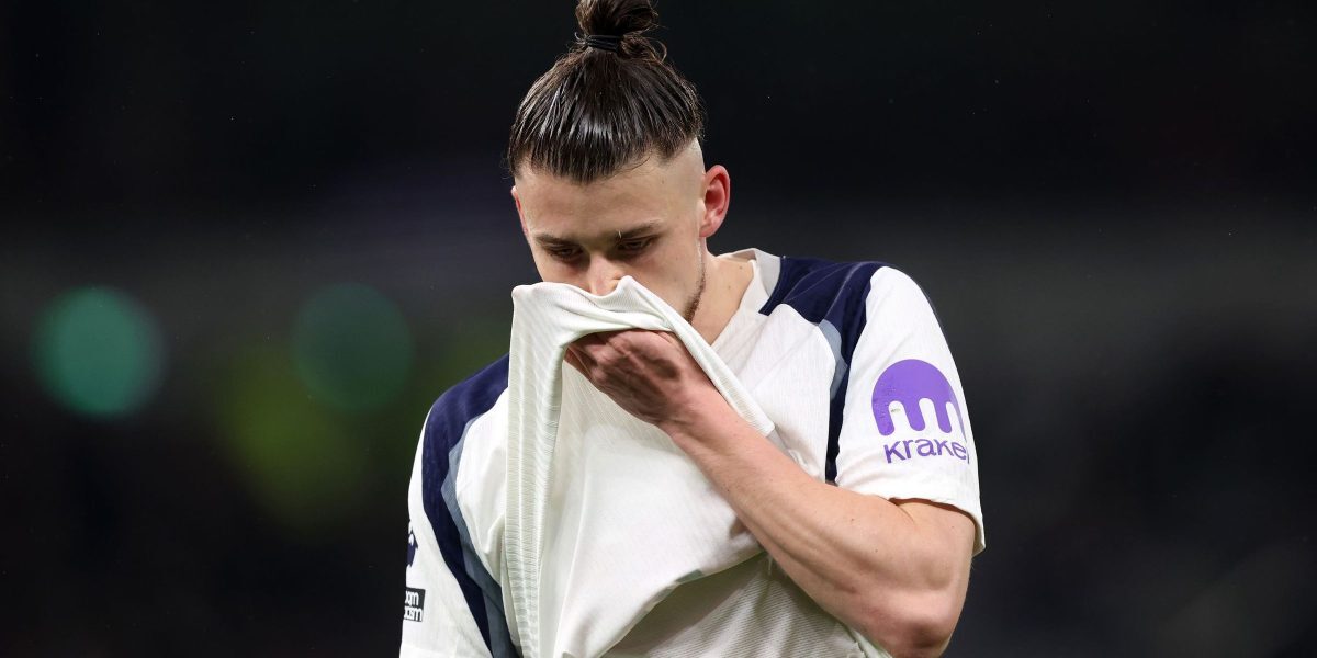 Tottenham Hotspur se află într-o situație delicată, iar accidentarea lui Radu Drăgușin a complicat și mai mult planurile echipei londoneze