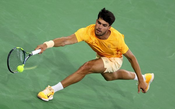 Carlos Alcaraz, învins pentru prima dată în 2026: Medvedev stabilește scorul la Indian Wells Carlos Alcaraz a cunoscut pentru prima dată în acest an gustul înfrângerii, fiind învins în semifinale la Indian Wells de Daniil Medvedev, cu scorul de 6-3, 7-6(4)