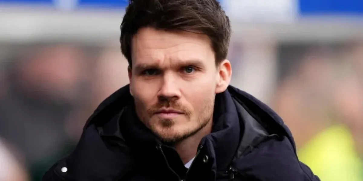 Rangers și Aberdeen au încheiat meciul cu o dispută aprinsă asupra golului decisiv și a finalului controversat, iar actualizarea privind starea de sănătate a jucătorilor naște întrebări înainte de pauza internațională Un meci tensionat dintre Rangers și Aberdeen s-a încheiat cu o dispută aprinsă asupra circumstanțelor golului decisiv marcat de Bojan Miovski, iar replays-urile au readus în centrul atenției un incident controversat: mingea a lovit mai întâi brațul lui Connor Barron, înainte ca atacantul gazdelor să finalizeze