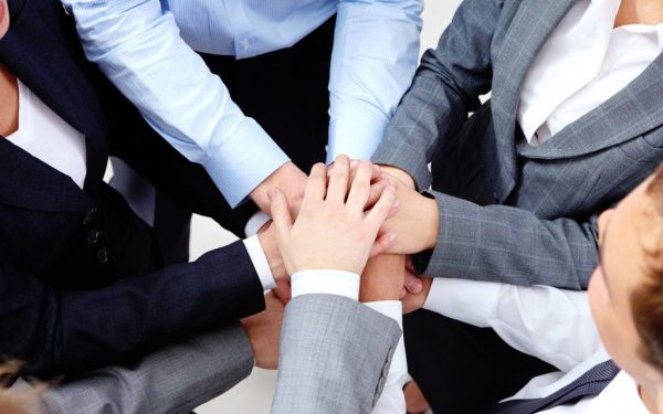 Guvernul investește peste 4 miliarde de lei pentru sprijinirea comunităților rurale din România, într-un proiect amplu menit să reducă sărăcia, să faciliteze accesul la servicii sociale și să creeze structuri de sprijin durabile în zonele cele mai vulnerabile