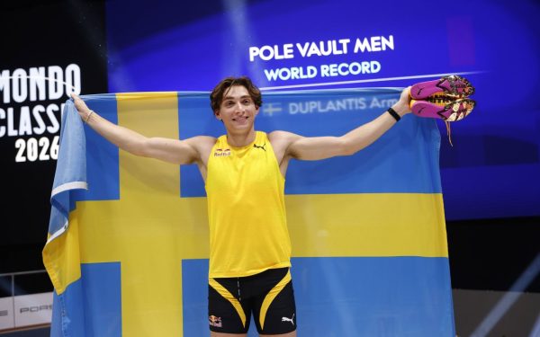 Armand Duplantis stabilește din nou standardele legalului mondial la săritura cu prăjina, atingând în premieră în sezonul competițional o bornă de 6,31 metri Suedezul Armand Duplantis, campionul mondial și recordmanul mondial în proba de săritura cu prăjină, a făcut recent un pas spectaculos spre consolidarea statutului său de cel mai talentat sportiv al probei