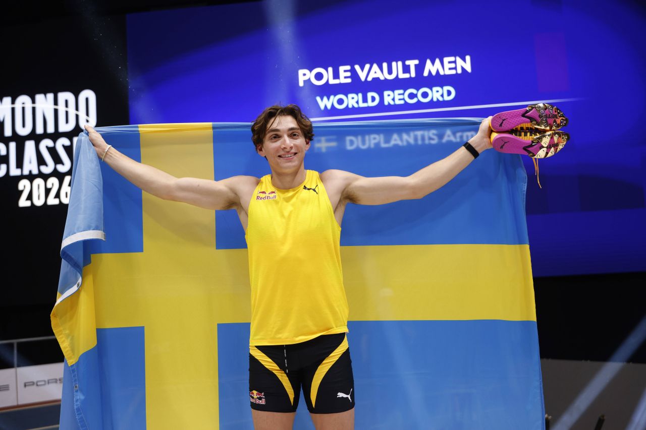 Armand Duplantis stabilește din nou standardele legalului mondial la săritura cu prăjina, atingând în premieră în sezonul competițional o bornă de 6,31 metri Suedezul Armand Duplantis, campionul mondial și recordmanul mondial în proba de săritura cu prăjină, a făcut recent un pas spectaculos spre consolidarea statutului său de cel mai talentat sportiv al probei