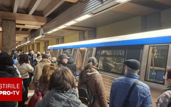 Decedat după ce a fost prins sub garnitură la Piața Unirii