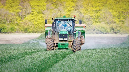 Piața globală a îngrășămintelor, sub semnul incertitudinii și al creșterii prețurilor, în contextul conflictului din Orientul Mijlociu și al restricțiilor logistice Criza geopolitică ce afectează Orientul Mijlociu se resimte cu putere și pe plan economic, în special în sectorul agricol