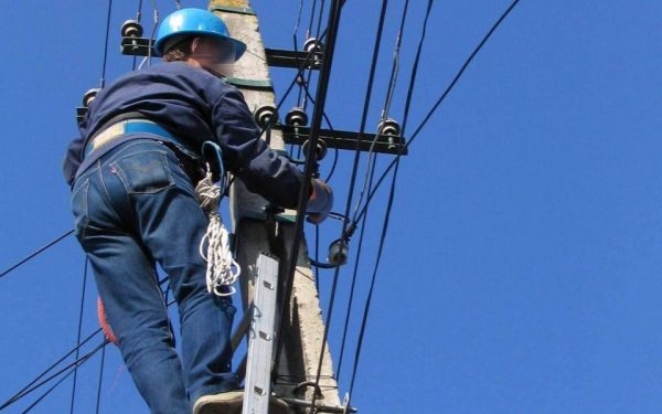 În perioada 23 – 29 martie 2026, mai multe cartiere din București, Ilfov și Giurgiu vor fi afectate de întreruperi programate ale alimentării cu energie electrică, în cadrul unor lucrări de reparații, modernizare și mentenanță ale rețelelor electrice