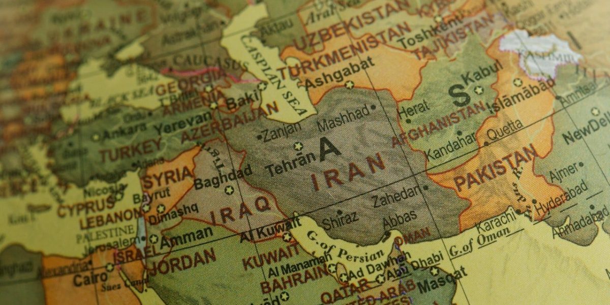 Explozii puternice zguduie Kabulul, în timp ce tensiunile dintre Afganistan și Pakistan escaladează Kabulul s-a aflat luni noaptea în centrul atenției internaționale după ce, pentru a doua zi consecutiv, capitala Afghană a fost scena unor explozii violente