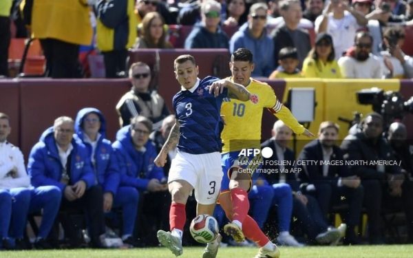 James y Lucho asustan a Francia con potentes remates que rozaron el gol