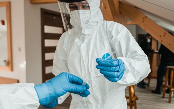 Procurorii Parchetului de pe lângă Tribunalul Bihor au finalizat o anchetă care a dus la încheierea a șase acorduri de recunoaștere a vinovăției într-un caz de corupție ce vizează procese de angajare frauduloase în unitățile spitalicești din Oradea