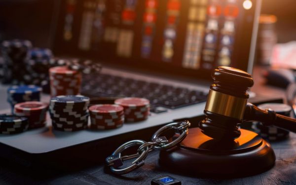 Autoritățile locale încep să ridice cortina asupra jocurilor de noroc, după noile reglementări naționale Reglementările stricte care vizează jocurile de noroc au fost transpuse în legislație încă din februarie, odată cu intrarea în vigoare a unor modificări importante