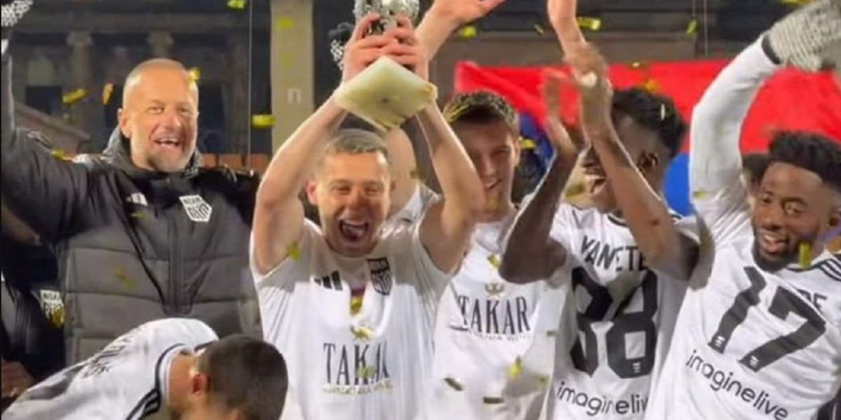 Valentin Costache triumfă în Armenia: de la titluri din SuperLiga la supercupe internaționale Un istoric al carierei din România și o premieră în Armenia: Valentin Costache, fostul jucător al UTA Arad, a reușit să cimenteze începutul unei noi etape spectaculoase în cariera sa, obținând trofeul Supercupei Armeniei cu FC Noah