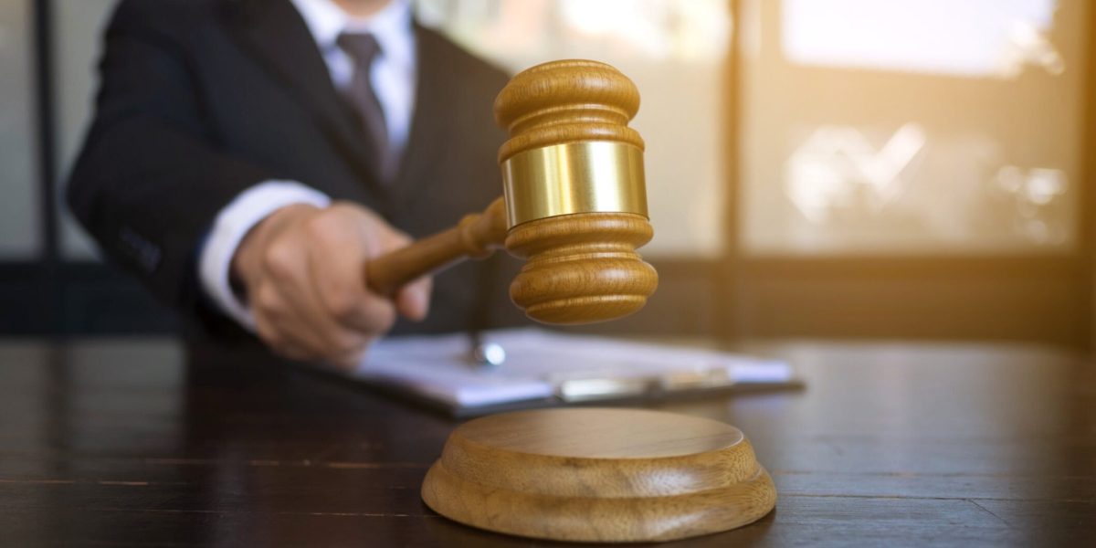Inițiativa recentă a autorităților din domeniul judiciar de a impune ca hotărârile judecătorești să devină definitive sau executorii pentru a putea fi puse în practică marchează un pas important în procesul de reformare a sistemului de justiție din România