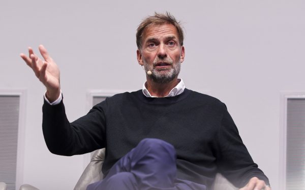 Jurgen Klopp, aproape de revenirea pe banca tehnică, dar nu la club, ci la lotul național al Germaniei După o absență de aproape doi ani de pe banca tehnică a unui club, Jurgen Klopp pare să se apropie de un nou capitol în cariera sa de antrenor, însă de această dată, nu la cluburi, ci la echipa națională a Germaniei