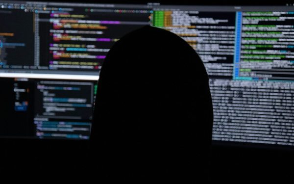 DIICOT și Paris anchetează filiala din București a grupului „Hackerilor”